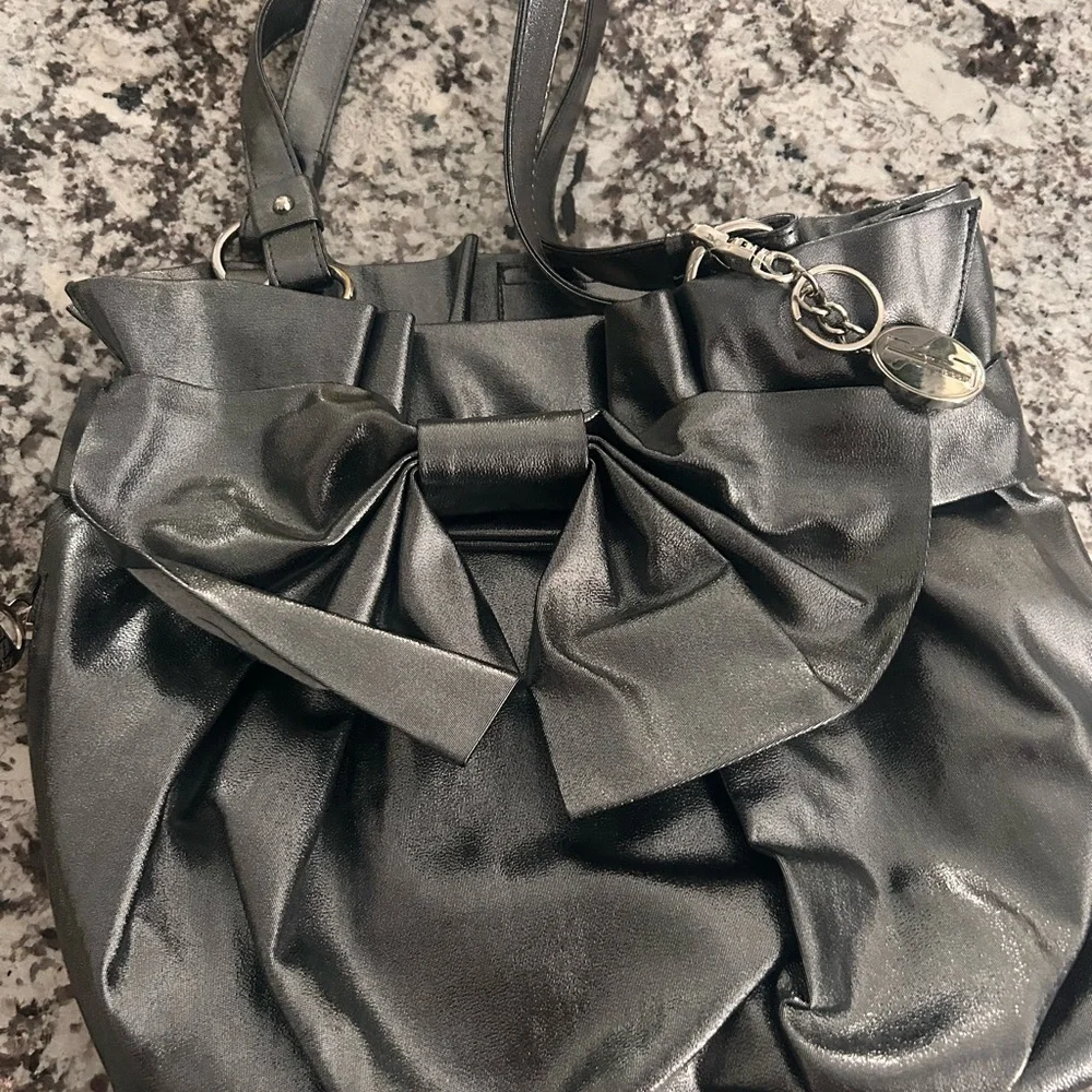 Elle Silver Metallic Bow Purse - Picture 6 of 6